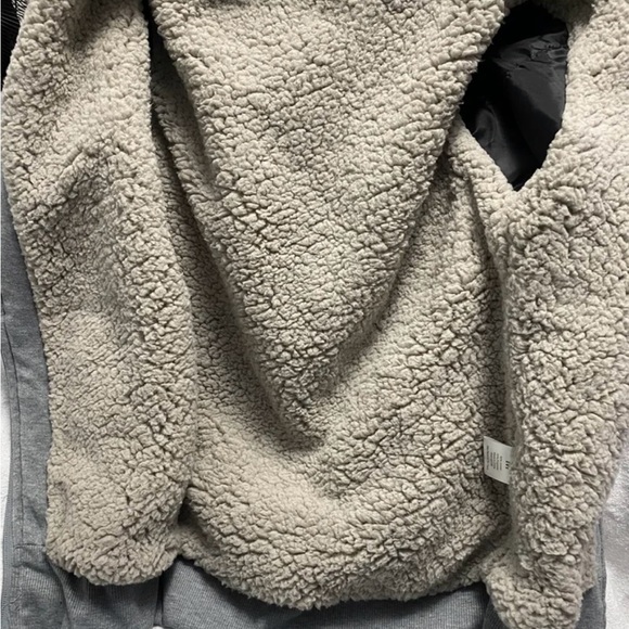 Women’s Medium Grey Sherpa Full Zip. - Picture 5 of 5